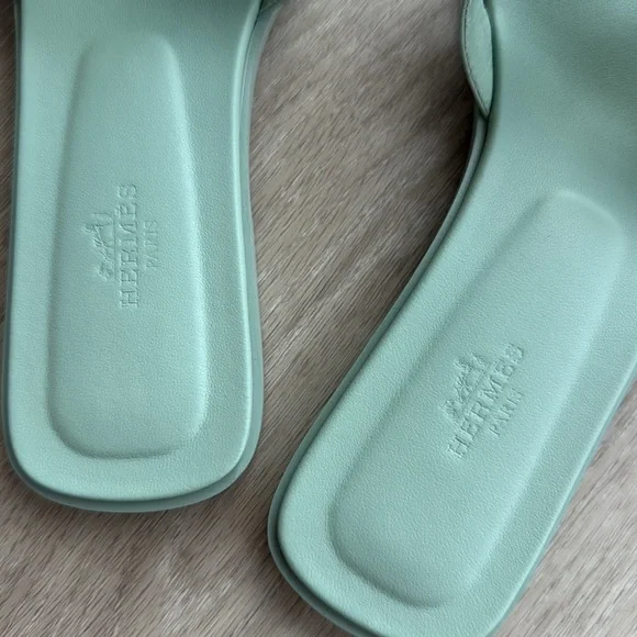 HERMES Sea Green Orans Calfskin - Picture 2 of 5